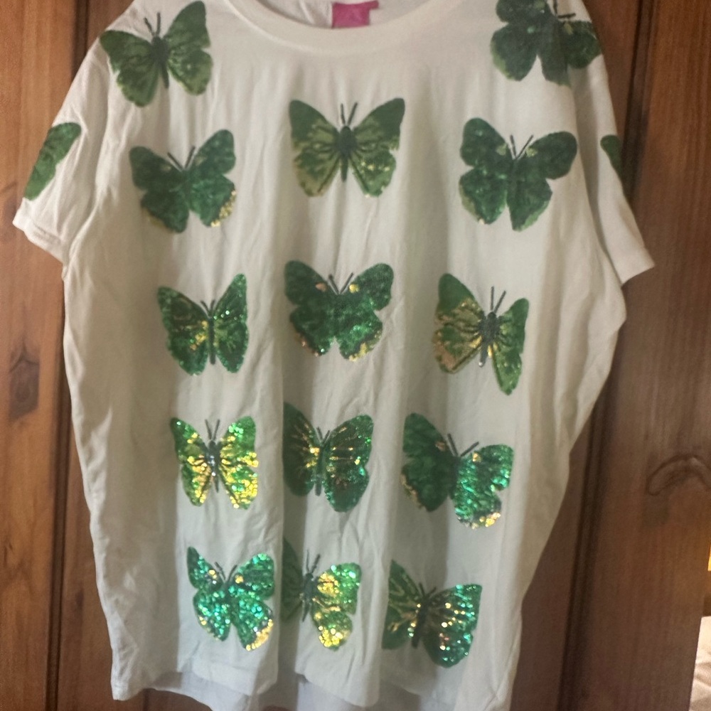 QUEEN OF SPARKLES White Short Sleeve Tee with Green Sequin Butterflies